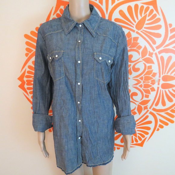 Levi's Tops - Levi's Long Sleeve Crinkle Denim Shirt L